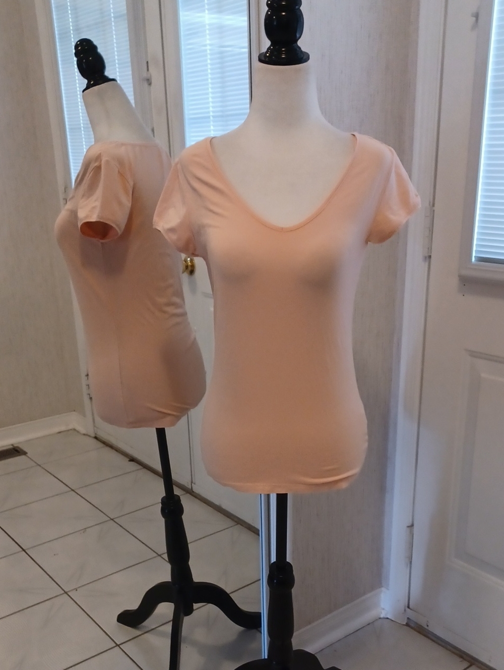 4/$40 Peach Fitted Scoop Neck Tee -  Size Small